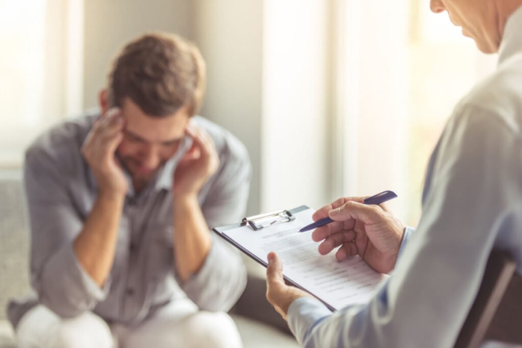 Mężczyzna u psychiatry. Jak znaleźć psychiatrę - wskazówki i podpowiedzi