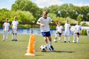 Trening piłki nożnej juniorów. Jak wspierać dziecko na zawodach - czyli co robić, a czego unikać