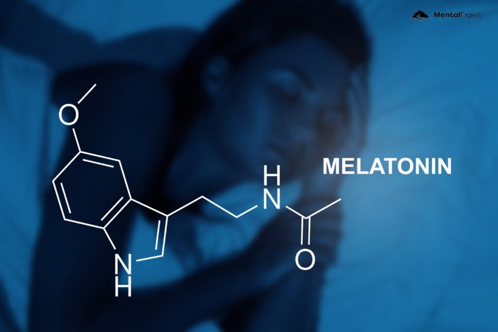 Wzór na melatoninę. W tle śpiąca kobieta. melatonina dawkowanie i skutki uboczne
