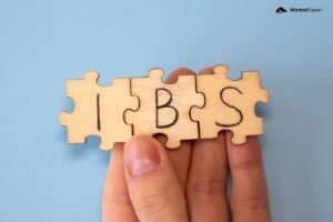 Litery na drewnianych puzzlach IBS. Zespół jelita drażliwego a lęk – oś mózgowo-jelitowa